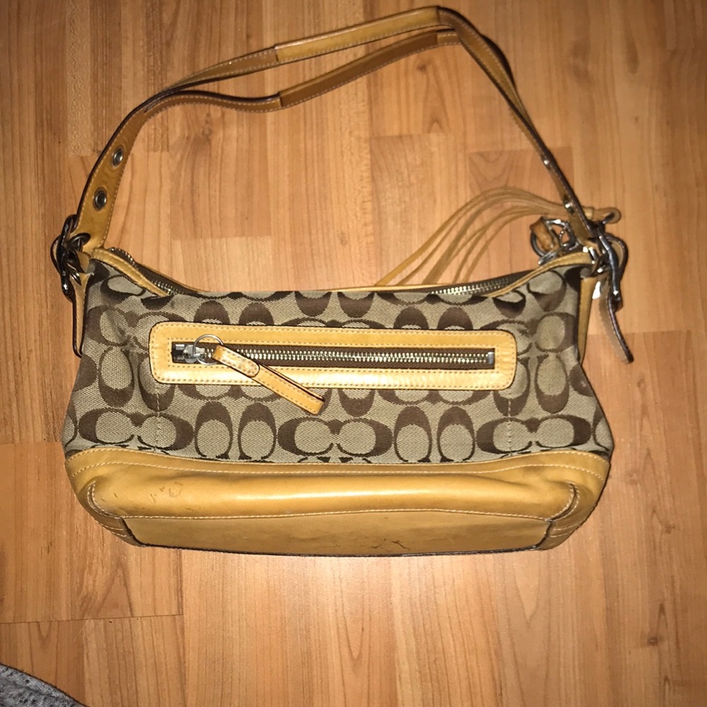 VINTAGE COACH SHOULDER BAG